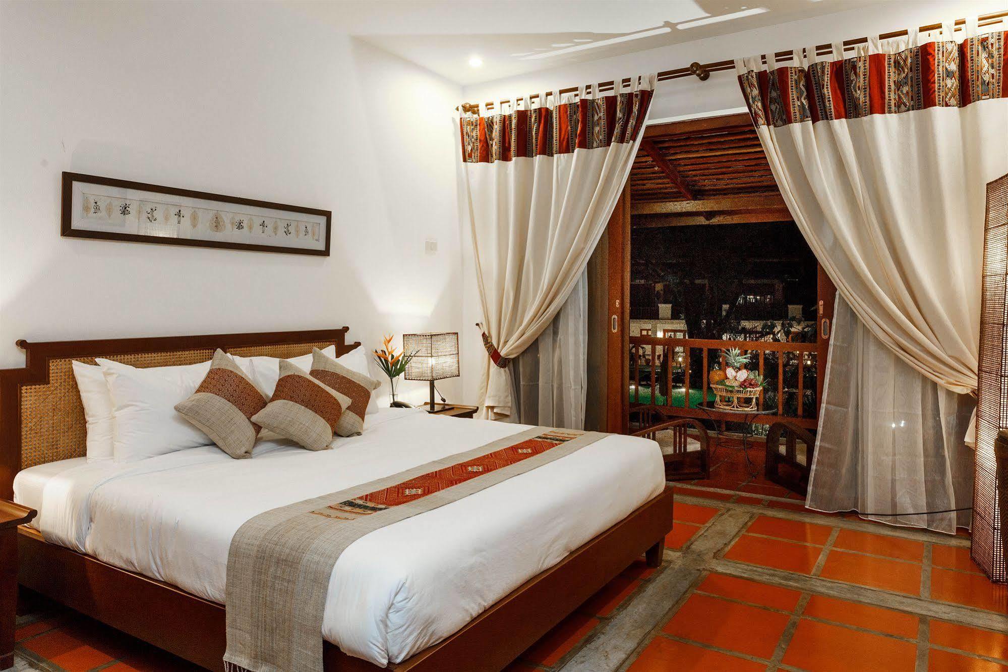 Riverside Boutique Resort, Vang Vieng Exterior photo